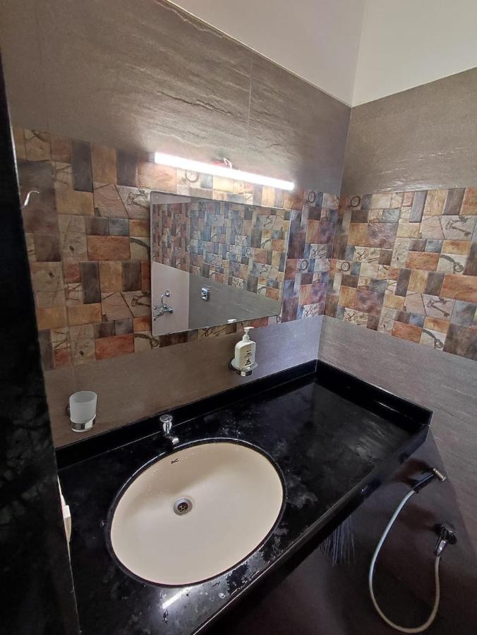 מת'ראן Nivritti Villa מראה חיצוני תמונה