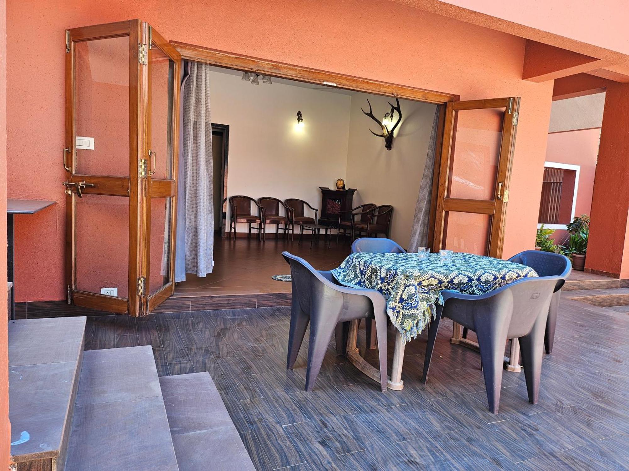 מת'ראן Nivritti Villa מראה חיצוני תמונה
